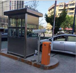 伊寧商業(yè)廣場(chǎng)車牌識(shí)別系統(tǒng)案例 - 中出網(wǎng)-智能出入口與停車充電門(mén)戶