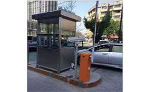 伊寧商業(yè)廣場車牌識別系統(tǒng)案例 - 中出網-智能出入口與停車充電門戶