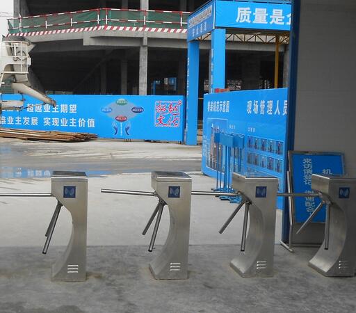 濟(jì)南工地人行通道三輥機(jī)案例 - 中出網(wǎng)-智能出入口與停車充電門戶