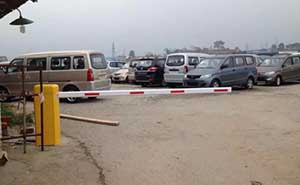 五菱集團(tuán)停車(chē)場(chǎng)道閘案例 - 中出網(wǎng)-智能出入口與停車(chē)充電門(mén)戶(hù)