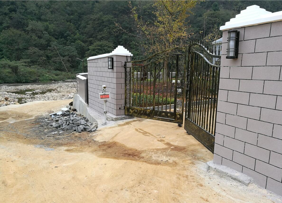 都勻大河橋私人豪宅平開門電機(jī)案例 - 中出網(wǎng)-智能出入口與停車充電門戶