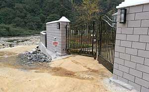 都勻大河橋私人豪宅平開門電機案例 - 中出網-智能出入口與停車充電門戶