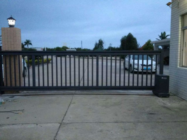 廣東省汕尾大哥大服裝廠平移門(mén)工程案例 - 中出網(wǎng)-智能出入口與停車(chē)充電門(mén)戶