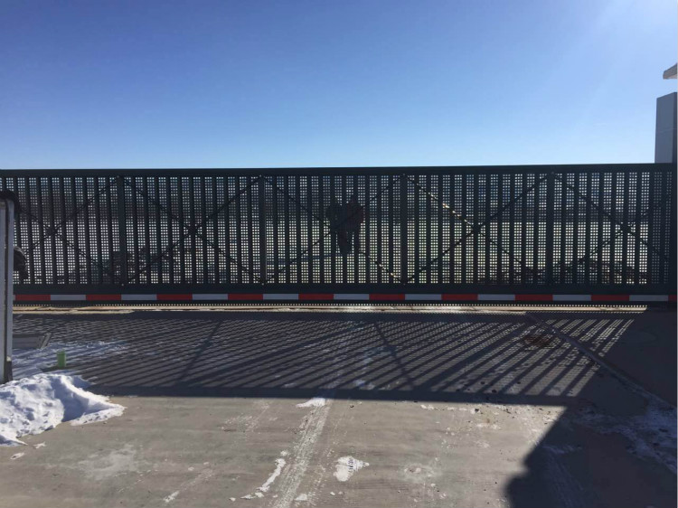 汗海進(jìn)電站封板懸浮門(mén)工程案例 - 中出網(wǎng)-智能出入口與停車(chē)充電門(mén)戶(hù)