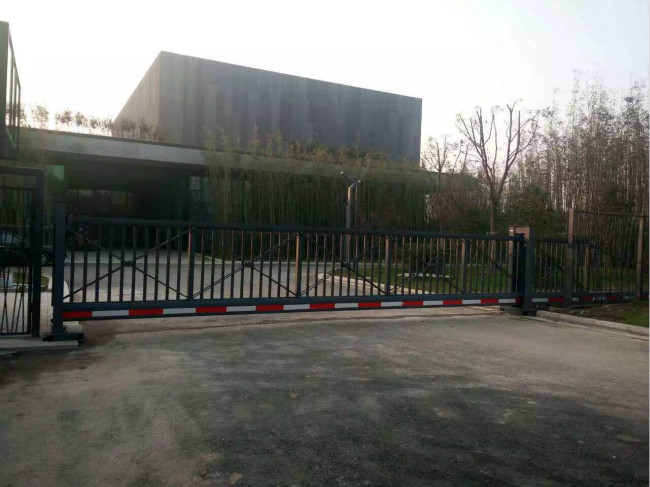 江蘇無錫CM730懸浮門工程案例 - 中出網(wǎng)-智能出入口與停車充電門戶