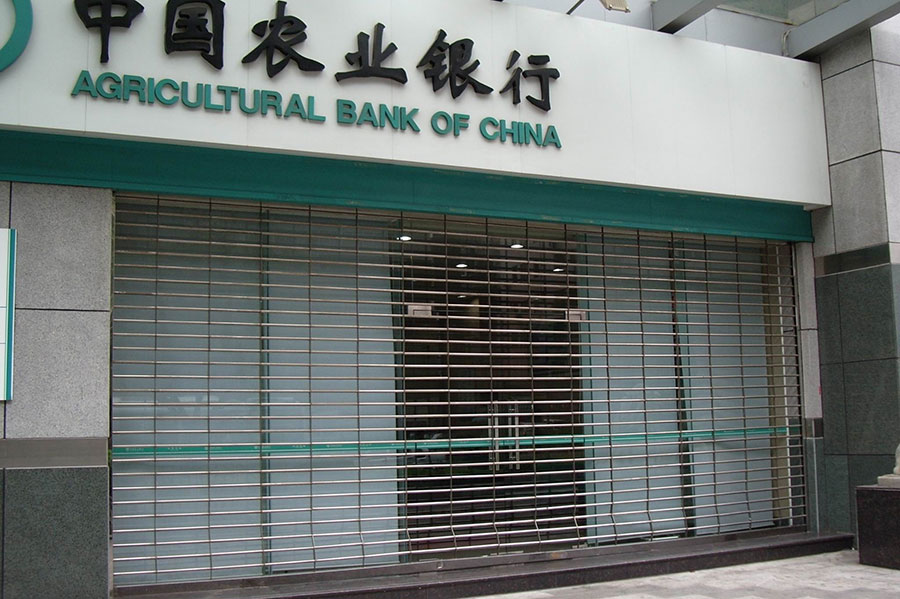 不銹鋼鏤空電動(dòng)卷簾門