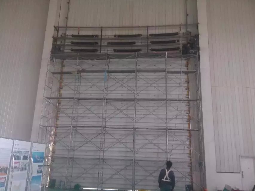 大型垂直提升門