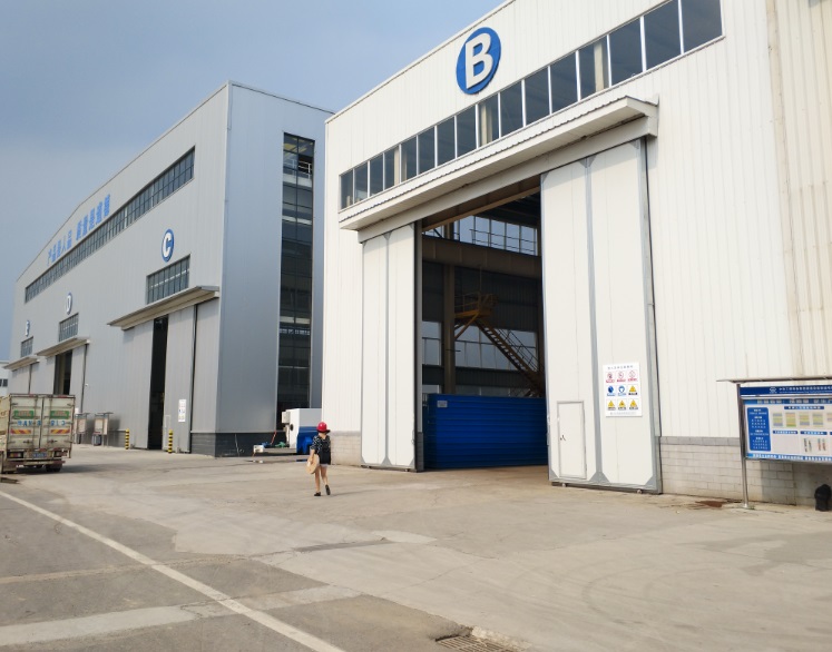 中鐵工程裝備集團大型工業(yè)推拉門案例 - 中出網(wǎng)-智能出入口與停車充電門戶