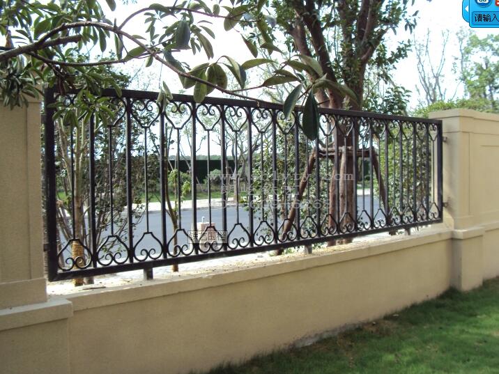 康都集團(tuán)護(hù)欄案例 - 中出網(wǎng)-智能出入口與停車充電門戶