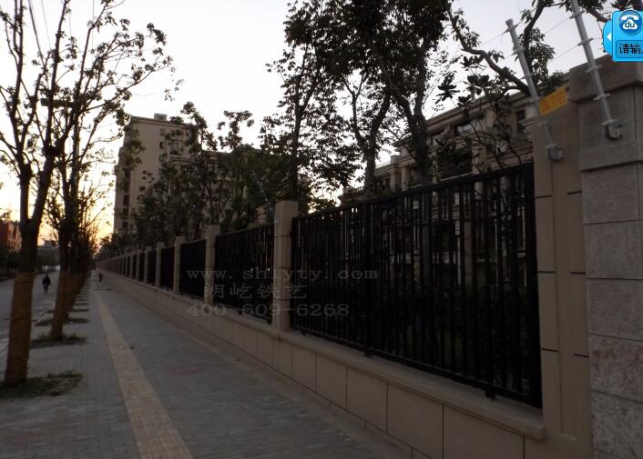 華僑城護(hù)欄案例 - 中出網(wǎng)-智能出入口與停車充電門戶