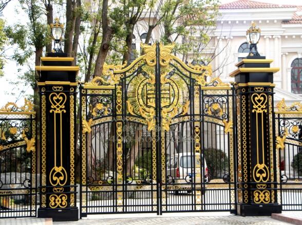 佘山高爾夫別墅鐵藝大門案例 - 中出網(wǎng)-智能出入口與停車充電門戶