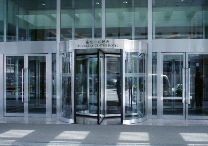 北京CBD嘉里中心旋轉(zhuǎn)門工程案例 - 中出網(wǎng)-智能出入口與停車充電門戶