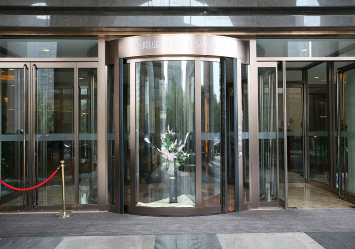 北京漁陽(yáng)飯店旋轉(zhuǎn)門(mén)工程案例 - 中出網(wǎng)-智能出入口與停車(chē)充電門(mén)戶(hù)