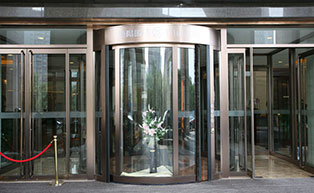 北京漁陽飯店旋轉(zhuǎn)門工程案例 - 中出網(wǎng)-智能出入口與停車充電門戶