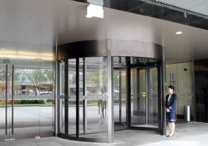 上海世博會(huì)中國(guó)館旋轉(zhuǎn)門(mén)工程案例 - 中出網(wǎng)-智能出入口與停車(chē)充電門(mén)戶