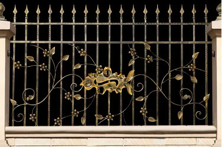 鐵藝陽(yáng)臺(tái)護(hù)欄