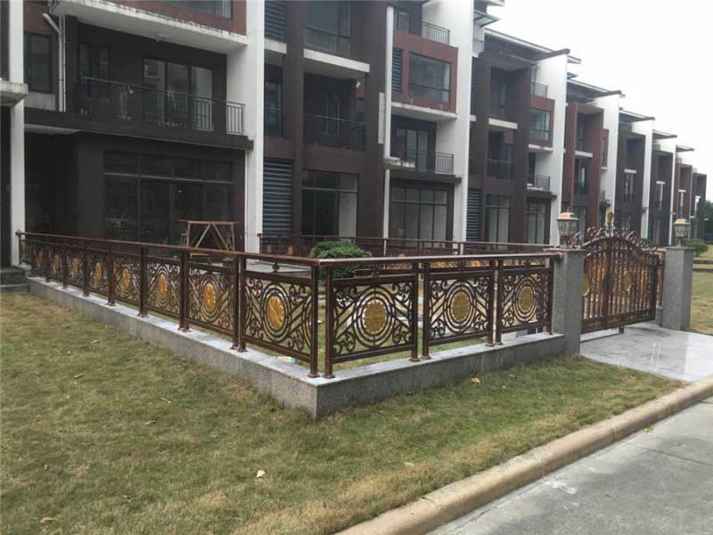 蘿崗中天花園護欄案例 - 中出網(wǎng)-智能出入口與停車充電門戶