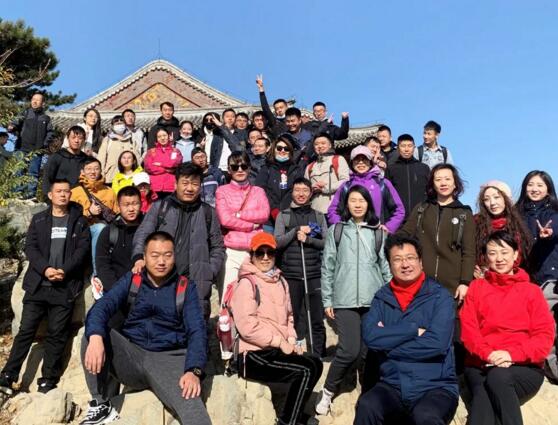 “勇攀高峰，再創(chuàng)輝煌”卓奧世鵬成立11周年登山活動(dòng)