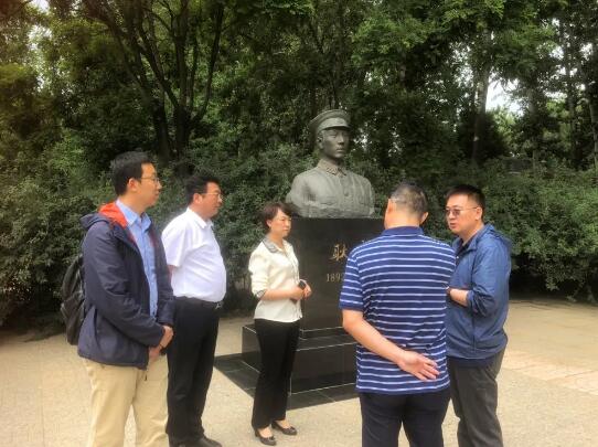 簽約儀式結(jié)束后，卓奧世鵬一行參觀了耿丹學(xué)院