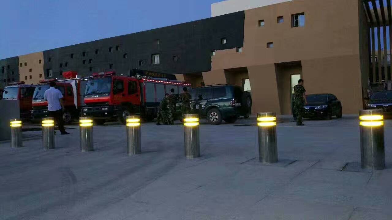 敦煌消防支隊(duì)升降柱案例 - 中出網(wǎng)-智能出入口與停車充電門戶