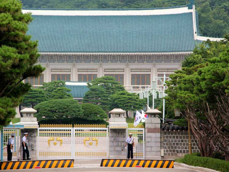 韓國(guó)總統(tǒng)府-青瓦臺(tái)路障機(jī)案例 - 中出網(wǎng)-智能出入口與停車(chē)充電門(mén)戶(hù)