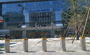 北京京東集團升降柱案例 - 中出網(wǎng)-智能出入口與停車充電門戶