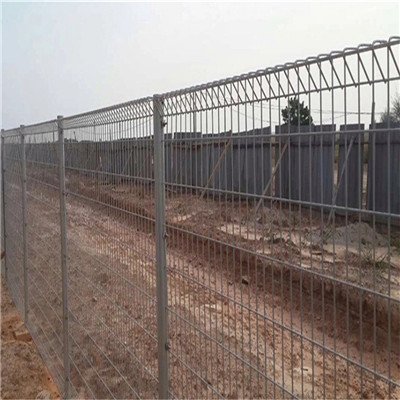 汕尾廠區(qū)圍墻隔離柵 廠家定做車間護(hù)欄網(wǎng) 惠州頂部三角形護(hù)欄價(jià)格