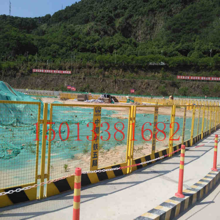 三亞基坑黃黑色臨邊圍擋 安全警示防護(hù)欄 裝配式圍欄