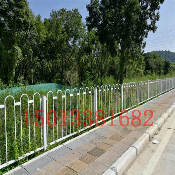 清遠街沿護欄生產(chǎn)廠家 韶關(guān)活動式京式護欄實心