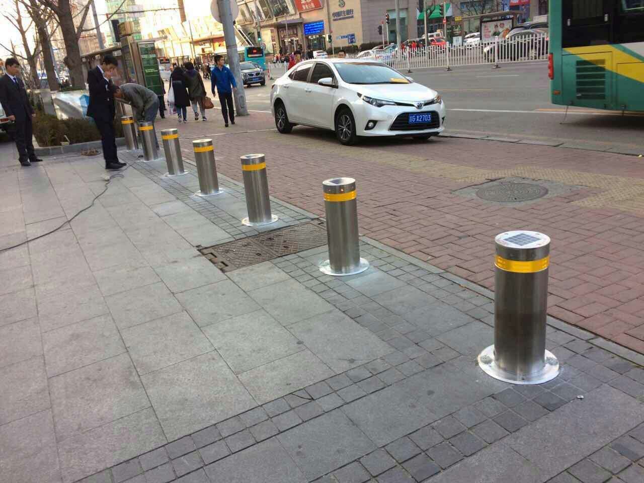 大連市甘井子區(qū)某機關單位項目升降柱案例 - 中出網(wǎng)-智能出入口與停車充電門戶