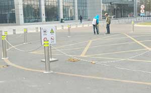 北京亦莊國際生物醫(yī)藥園不銹鋼防撞柱安裝實例 - 中出網(wǎng)-智能出入口與停車充電門戶