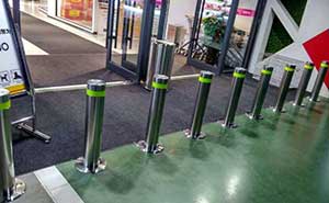 河南新田360廣場定制款可移動(dòng)不銹鋼路樁案例 - 中出網(wǎng)-智能出入口與停車充電門戶