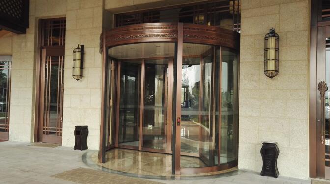 尚島春天度假酒店旋轉門案例 - 中出網(wǎng)-智能出入口與停車充電門戶