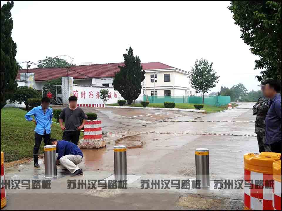 浙江某部隊(duì)自動(dòng)升降柱案例 - 中出網(wǎng)-智能出入口與停車(chē)充電門(mén)戶