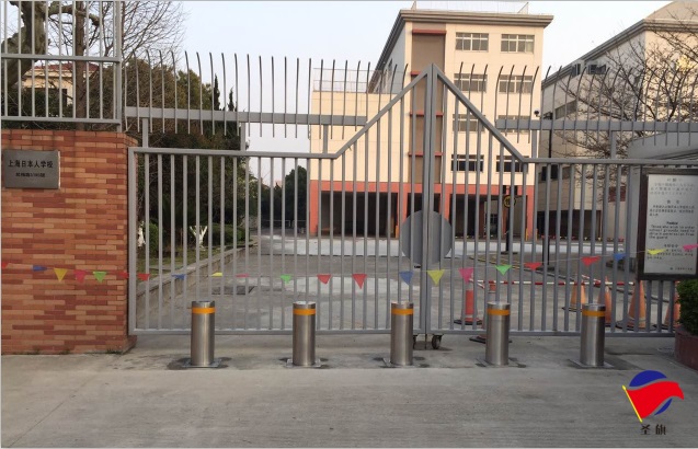 學(xué)校升降柱案例 - 中出網(wǎng)-智能出入口與停車充電門戶