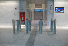 中國民生銀行總行通道閘案例 - 中出網(wǎng)-智能出入口與停車充電門戶