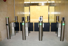 上海環(huán)球金融中心通道閘案例 - 中出網(wǎng)-智能出入口與停車充電門戶