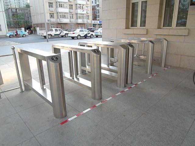 天津市政府通道閘案例 - 中出網(wǎng)-智能出入口與停車(chē)充電門(mén)戶(hù)