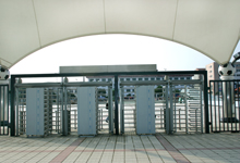 秦皇島奧林匹克體育中心通道閘案例 - 中出網(wǎng)-智能出入口與停車充電門戶