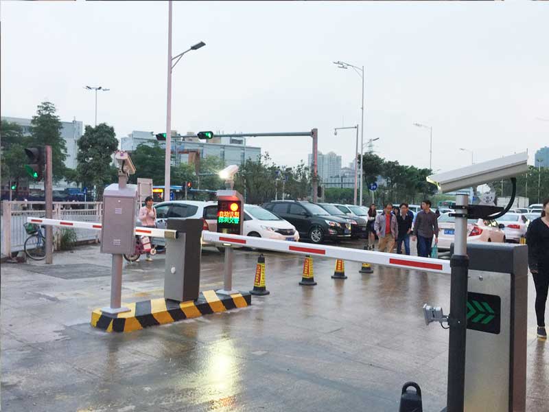 深圳智民大酒店應用車牌識別系統(tǒng)案例 - 中出網(wǎng)-智能出入口與停車充電門戶