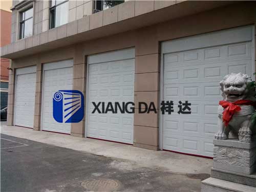 小區(qū)車庫門