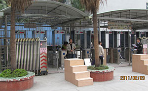 深圳平湖電子廠 立式三輥閘 金屬檢測門案例