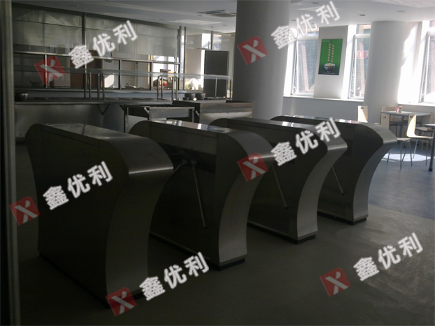 東莞電視臺(tái) 蝶形翼閘 三輥閘案例 - 中出網(wǎng)-智能出入口與停車(chē)充電門(mén)戶