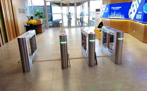 太原綠地集團通道閘案例 - 中出網(wǎng)-智能出入口與停車充電門戶