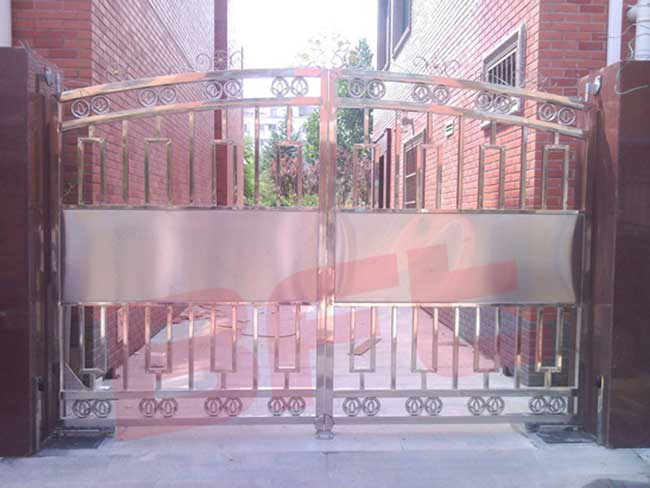 北京流星花園平開(kāi)門電機(jī)案例 - 中出網(wǎng)-智能出入口與停車充電門戶