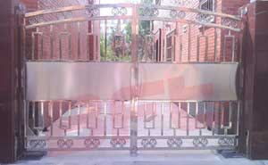 北京流星花園平開(kāi)門(mén)電機(jī)案例 - 中出網(wǎng)-智能出入口與停車(chē)充電門(mén)戶(hù)