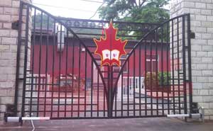 北京西四小學(xué)平開(kāi)門(mén)機(jī)案例 - 中出網(wǎng)-智能出入口與停車(chē)充電門(mén)戶(hù)