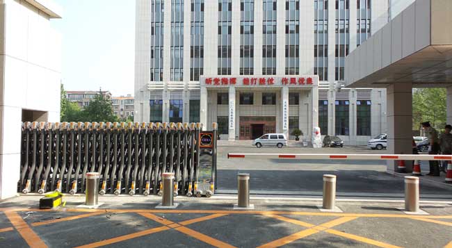 大連武警邊防總隊(duì)路柱案例 - 中出網(wǎng)-智能出入口與停車充電門戶