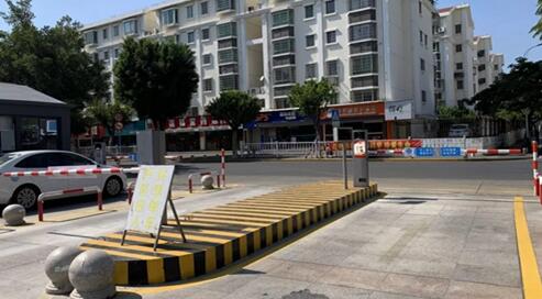 藍卡LCD高速車牌識別道閘掃碼付一體機