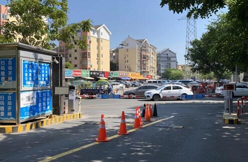 藍卡LCD高速車牌識別道閘掃碼付一體機